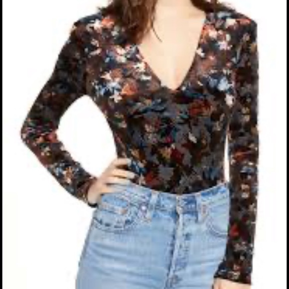 ASTR the Label | V-Neck Burnout Velvet Bodysuit - Picture 1 of 4